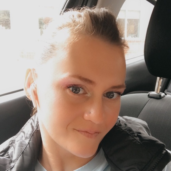 Meet your Posher, Amanda - Picture 1 of 1